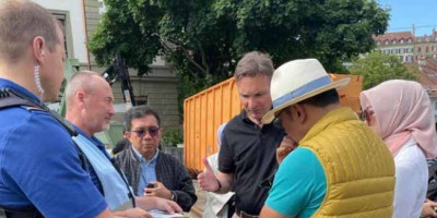  Elpi Nazmuzaman: Keluarga Berpedoman Pada Syariat Islam dan Kerja Profesional