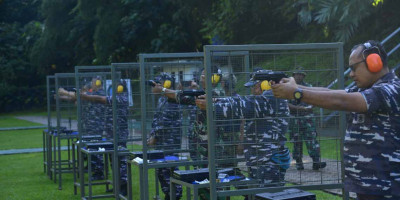 Asah Kemampuan, Prajurit Mako Kormar Latihan Menembak
