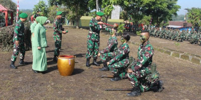 417 Prajurit Baru Bekang TNI AD Gelar Tradisi Korps Pembaretan Sebelum Ditugaskan ke Penjuru Nusantara