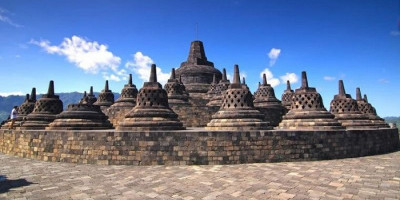 Luhut Patok Tiket Masuk Rp750 Ribu, Pengunjung Mikir Ulang ke Borobudur, ke Yogya Bisa Jalan-jalan 5 Hari 