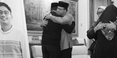 Ridwan Kamil Menangis di Pelukan Anies Baswedan