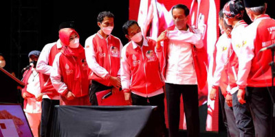 Relawan Muda Tim 7, Satu Sikap 2024 Bersama Jokowi 