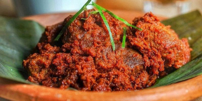 Rendang Daging Babi Bikin Heboh, Penjualnya Minta Maaf
