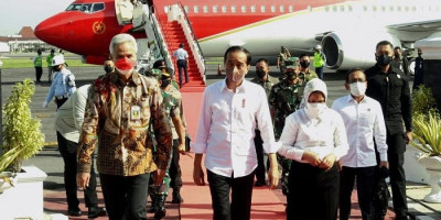 Ganjar Nyapres atau Jokowi 3 Periode?