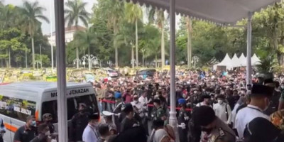 Ribuan Warga Lepas Keberangkatan Jenazah Eril ke Pemakaman 