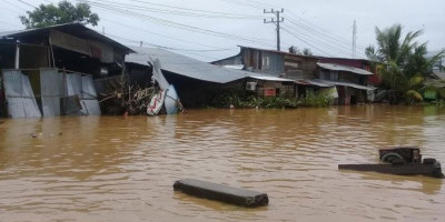 Banjir di Mamuju Semakin Meluas, Warga Selamatkan Diri di Atas Pohon Selama 5 Jam