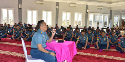 Tingkatkan Iman Dan Takwa Prajurit Dan PNS Denma Mako Kormar Laksanakan Kausri Agama