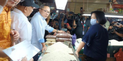 Zulkifli Hasan Kunjungi Pasar: Terus Terang Saya Shock