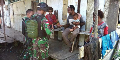 Kenapa Satgas Pamtas Yonif 126/KC Datangi Rumah-Rumah?