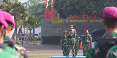 Kadiskum Kormar Pimpin Upacara Bendera