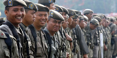 Ratusan Personel Satpol PP Disebar Tutup Serentak 12 Holywings di Jakarta Hari Ini