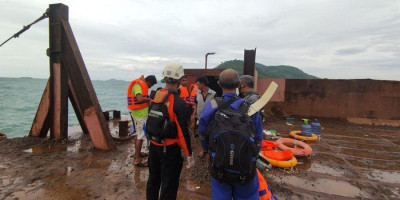 Bakamla RI Selamatkan 6 Korban Kapal Tenggelam di Bengkayang
