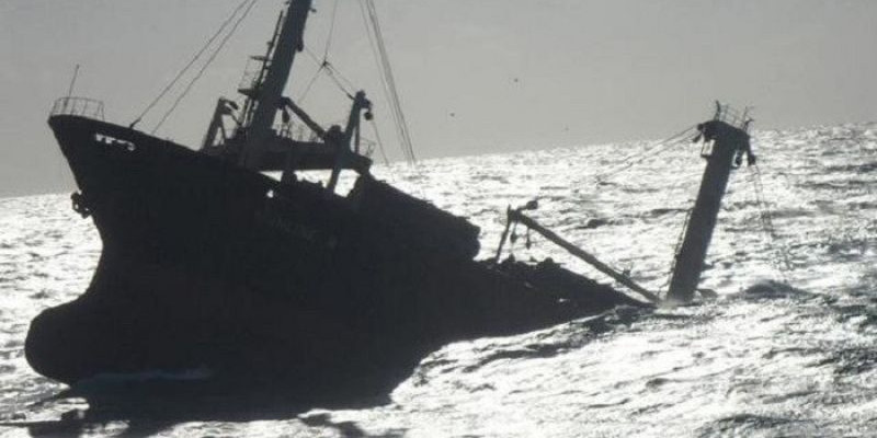 Kapal Derek Tenggelam Dihempas Badai Chaba, 27 Orang Hilang 