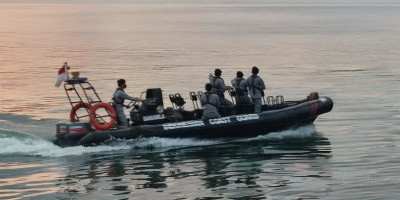 Bakamla RI Zona Maritim Timur Kerahkan RIB-606 Cari Korban Jatuh dari Kapal