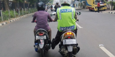 Polisi Bantah Stut Motor Ditilang: Justru Harus Ditolong