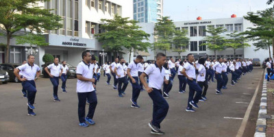 Prajurit Dan PNS Mako Kormar Senam Kesegaran Jasmani 88