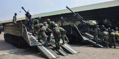 Korps Marinir Uji Daya Angkut Kendaraan Amfibi Pengangkut Artileri