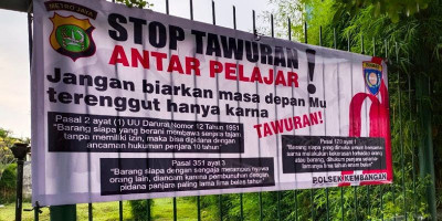 Cegah Tawuran Pelajar, Polsek Kembangan Pasang Spanduk Peringatan