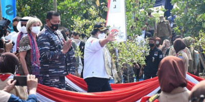 Prajurit Yonmarhanlan III Berpartisipasi Dalam Penanaman Mangrove Di Tanjung Pasir