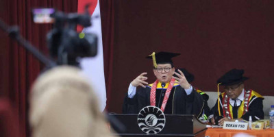 Orasi Ilmiah Dies Natalis ke-61 UNM, Prof. Rokhmin Dahuri Dorong Mahasiswa Jadi Entrepreneur