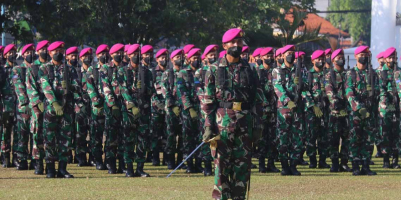 Aspers Dankormar Pimpin Upacara Bendera Di Markas Korps Marinir
