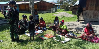Aksi Satgas Pamtas RI-PNG Yonif Raider 142/KJ di Jayawijaya