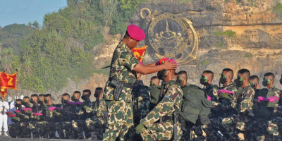 Dankormar Sematkan Baret Ungu Kepada 273 Parjurit Muda Korps Marinir