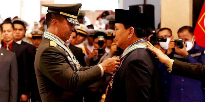 Prabowo Subianto Terima 4 Bintang Kehormatan dari Panglima TNI dan 3 Kepala Staf Angkatan