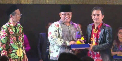 SMSI Awards 2022 Kabupaten Bekasi Selesai Digelar, Berikut Daftar Lengkap Penerimanya - Ada Munawar Fuad dan Tuti Yasin
