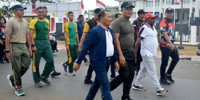 Danrem 174/ATW Merauke Laksanakan Jalan Santai dan Senam Bersama TNI-Polri