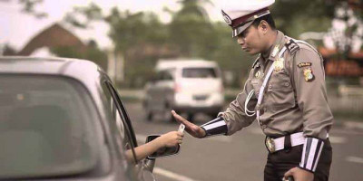 Polisi Buatan Diri Sendiri