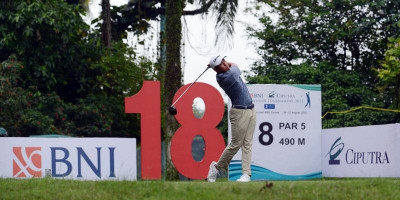 Lloyd Bertahan Menguasai Puncak Leaderboard 