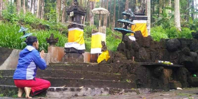 Viral! Sopir Rental Antar Penjual Grosiran Lakukan Pesugihan di Gunung Kawi