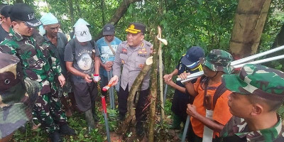 Dansatgas Yonarmed 1 Kostrad Dampingi Dandim 1504/Ambon Dalam Kegiatan Peninjauan dan Penegasan Tapal Batas