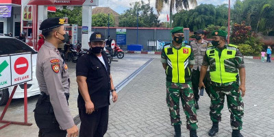 Polres Blitar Kota Bersama TNI Ikut Berjaga di Sejumlah SPBU Pasca Kenaikan Harga BBM