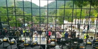 Jadi Tersangka, Massa Aksi Bela Gubernur Papua Lukas Enembe Berakhir Damai