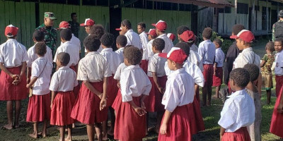 Satgas Yonif 126/KC Berikan Pendidikan Karakter Sejak Dini