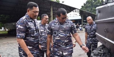 Korps Marinir Menerima Penyerahan Suku Cadang Ranpur K 61 TA. 2022