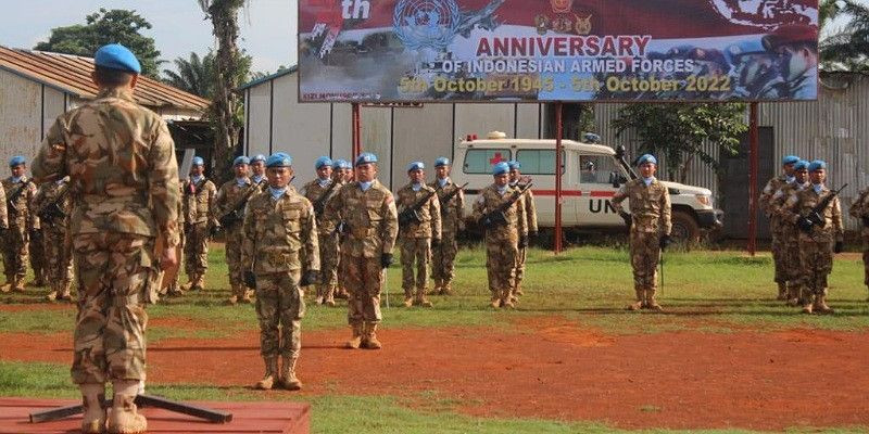 Ratusan Prajurit Satgas Kizi Gelar Upacara HUT TNI di Kongo