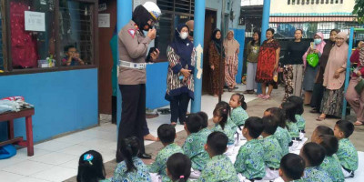 Polisi Sahabat Anak Edukasi Peraturan Lalu Lintas Di TK Ra Aulia Cengkareng
