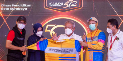 Renovasi Lapangan Basket SMA Negeri 5 Surabaya Untuk Pembentukan Karakter Anak Didik