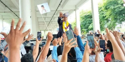Anies Baswedan Disambut Ribuan Orang di Kota Medan