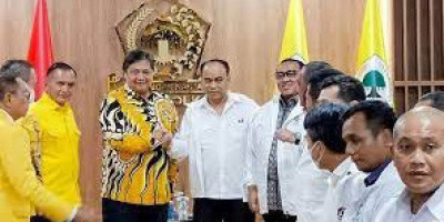 Bertemu Airlangga Hartarto, Projo Berharap Bisa Memenangkan Kembali Pilpres Bersama Golkar