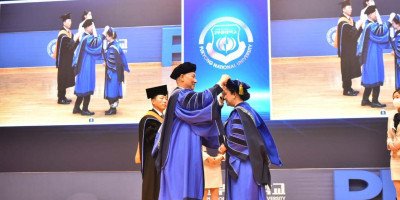 Dampingi Terima Doktor HC di Korsel, Megawati Tantang Puan Kalahkan Perolehan Gelarnya