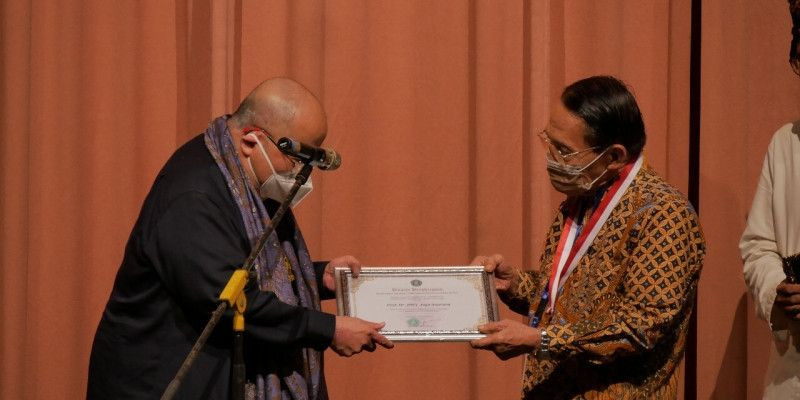 Anugerah Sena Wangi untuk Jaya Suprana dari Seknas Pewayangan Indonesia