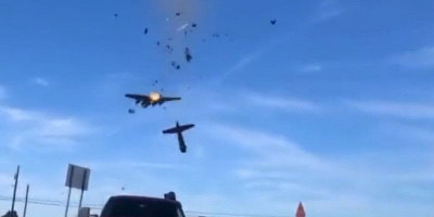 Ngeri! Dua Pesawat Tabrakan Ketika Air Show Dallas 2022 Berlangsung