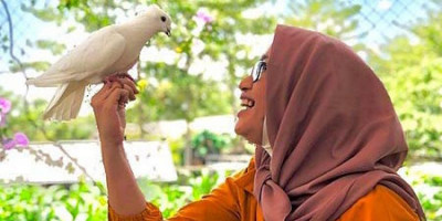 Single Pertama “Hubunganku”, Dilema Percintaan Tya Subiakto