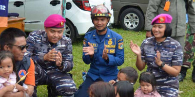 Satgas TNI AL Peduli Cianjur Laksanakan Trauma Healing kepada Anak-Anak Terdampak Bencana Gempa