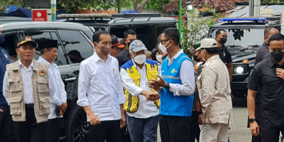Presiden Tinjau Posko RS Sayang Cianjur, Pastikan Logistik Hingga Pasokan Listrik Aman