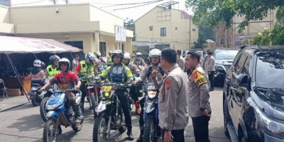 Gunakan Motor Trail Distribusikan Bantuan untuk Korban Gempa di Daerah Pelosok